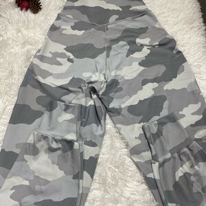 🎀 Aerie Offline Real Me Gray Camo Joggers Size Small Camouflage Women's